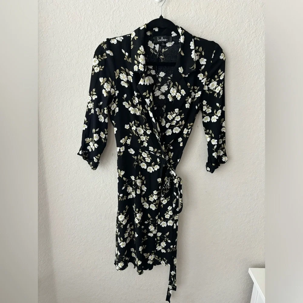 Lulus Black Floral Wrap Mini Dress size small - Picture 2 of 8